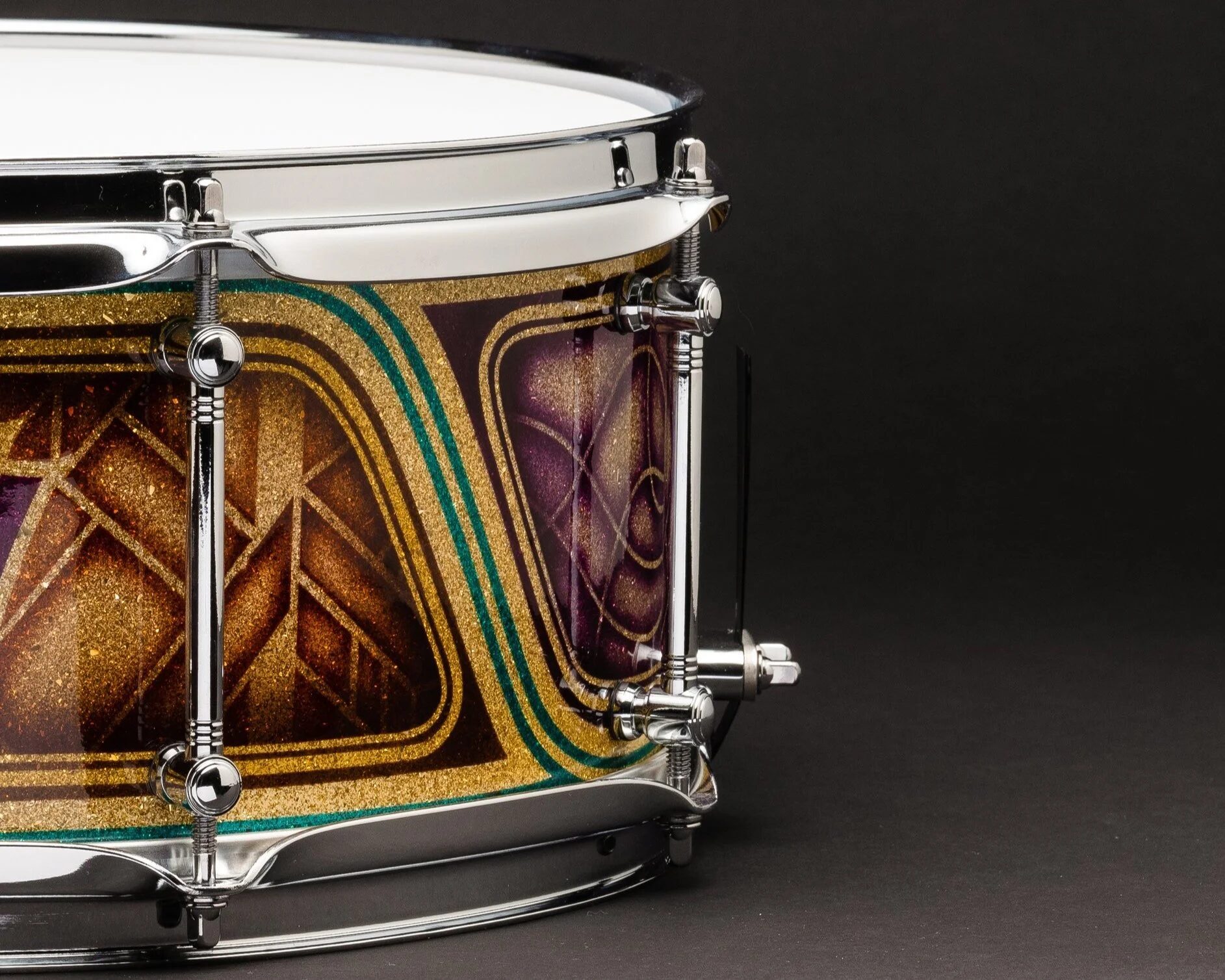 Crushed-glass kandy finish detail